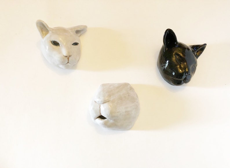 Black Sleepy Expression Cat Head Wallhanger