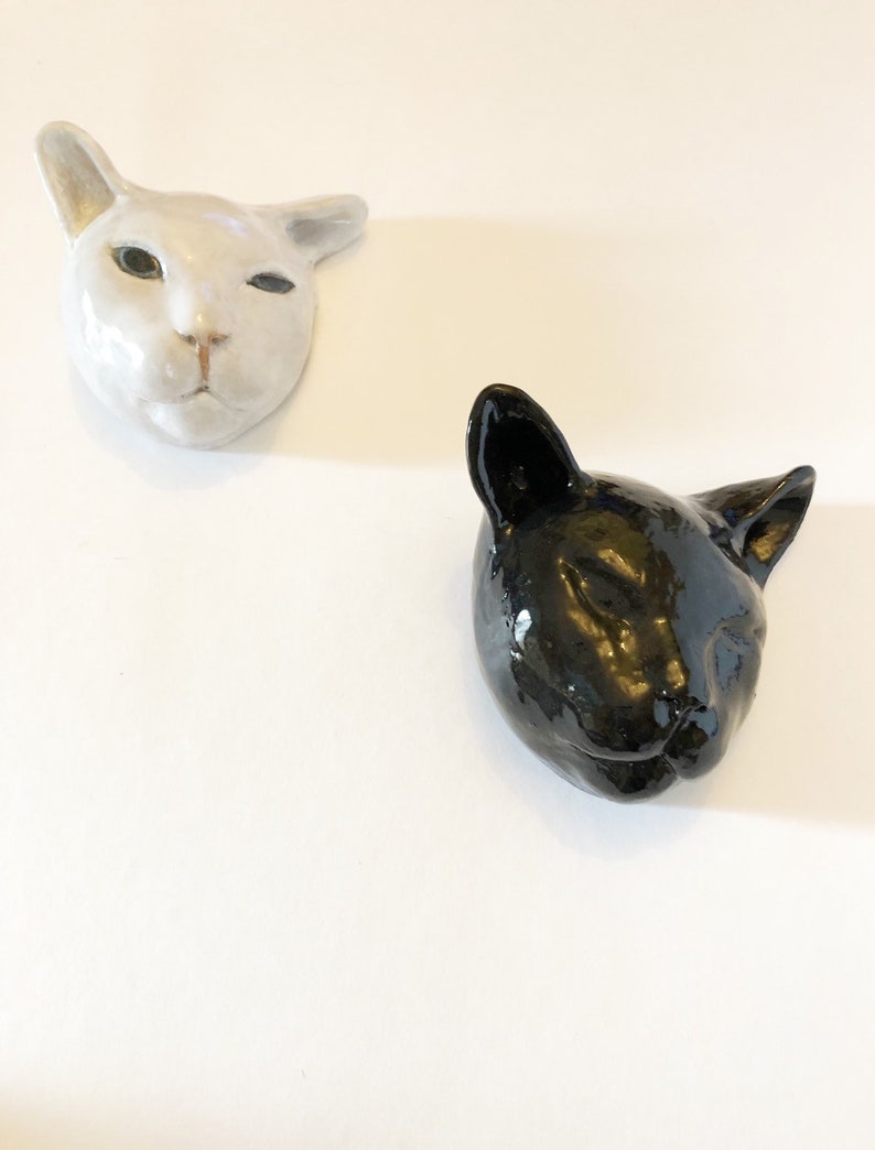 Black Sleepy Expression Cat Head Wallhanger
