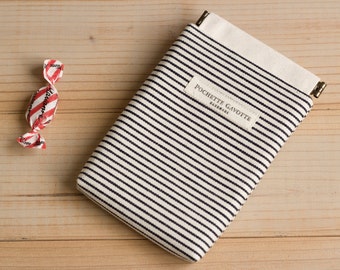 May include: A white and black striped fabric pouch with a small label that reads "POCHETTE GAVOTTE PARISIENNE".