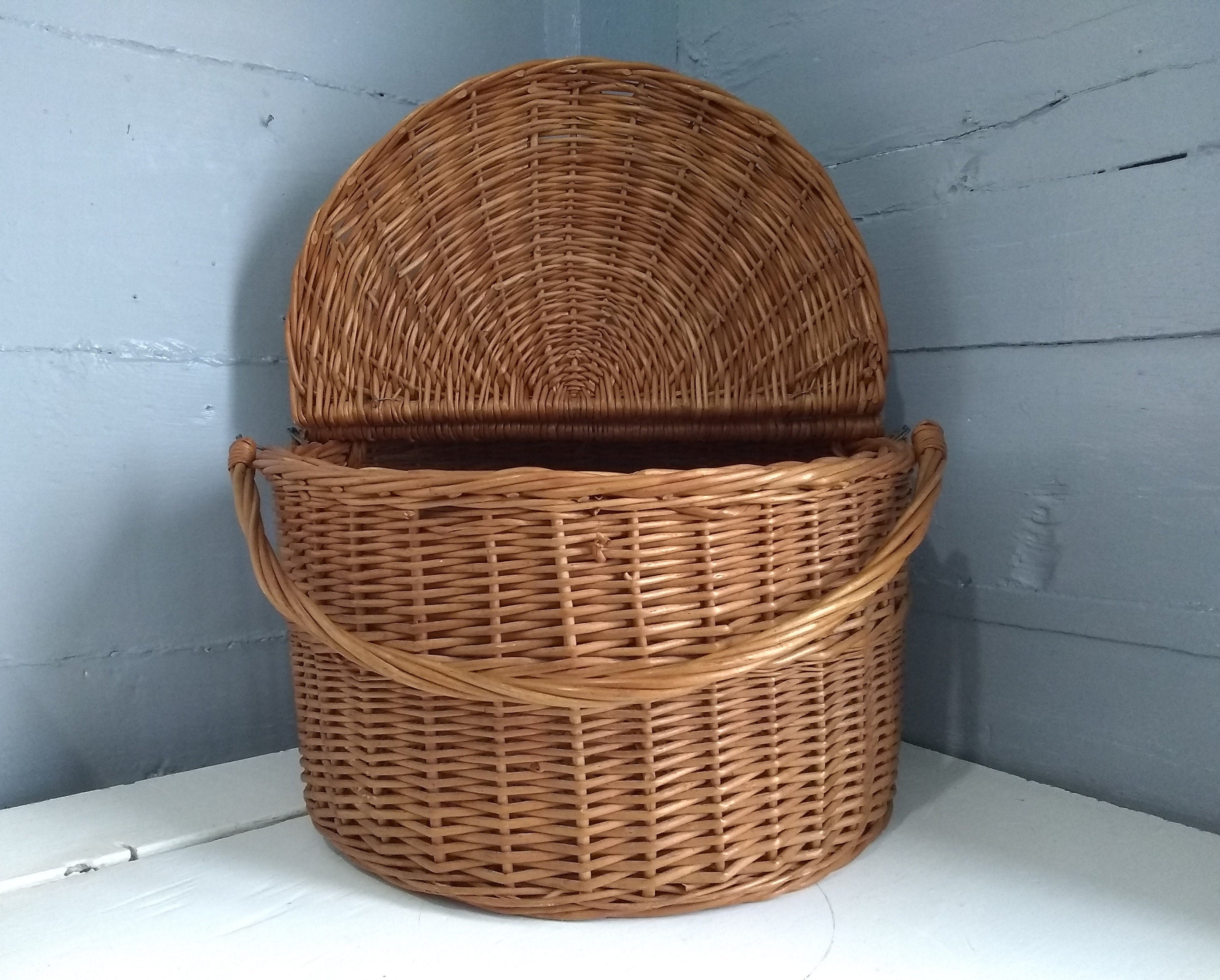 Vintage Large Round Wicker Basket with Hinged Lid and Handles Kitchen Vintage Large Round Wicker Basket with Hinged Lid and Handles Kitchen