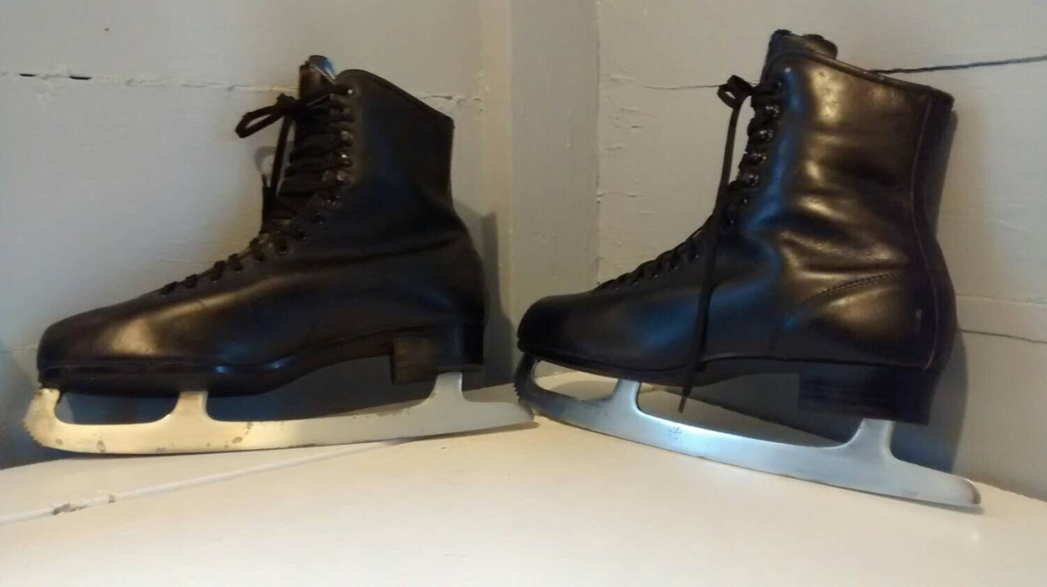 Vintage Ice Skates Mens Size 12 Canadian Royal Black Sporting Goods