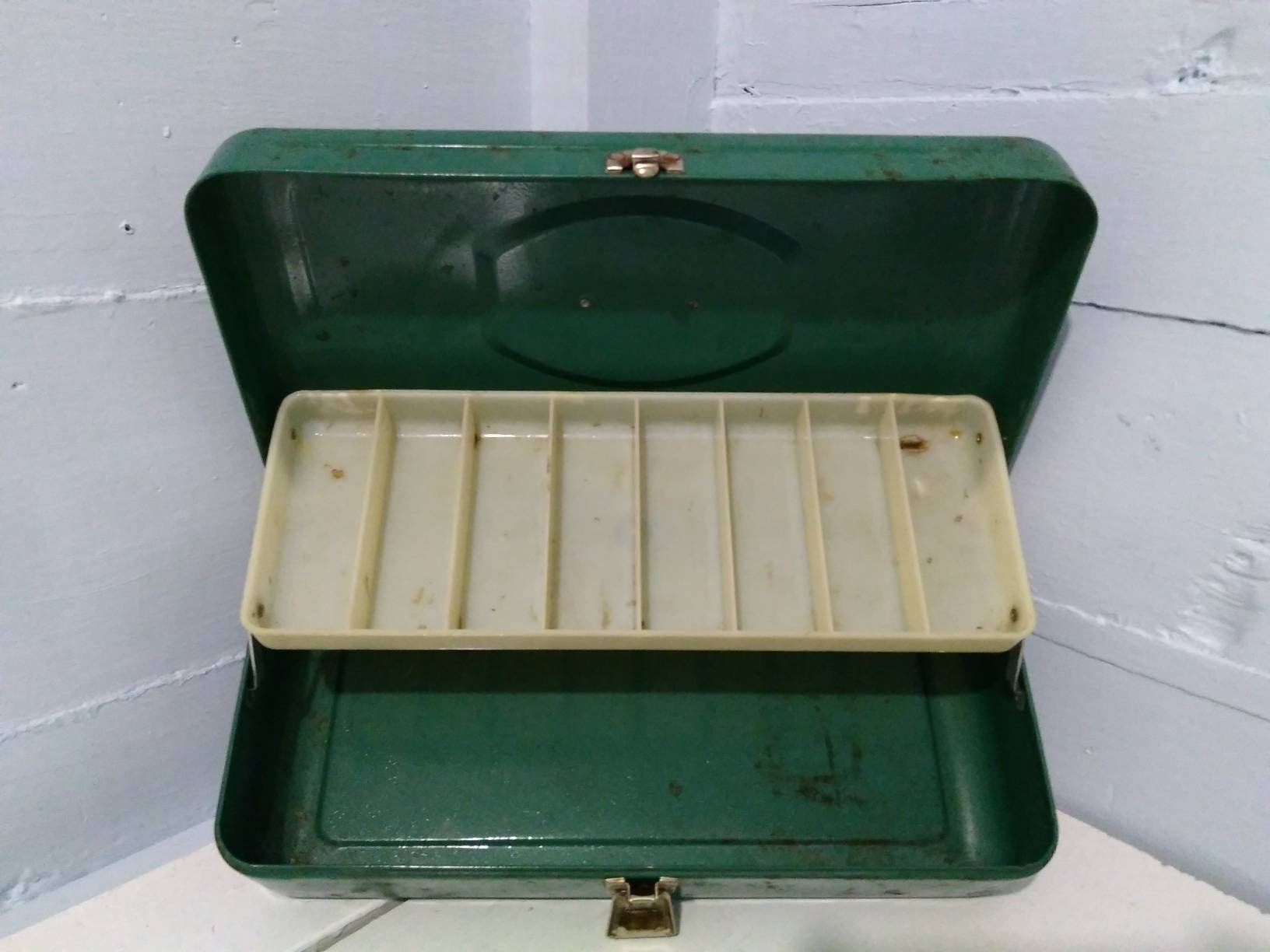 Vintage 60s Green Victor Metal Tackle Box Tool Box Craft Box with