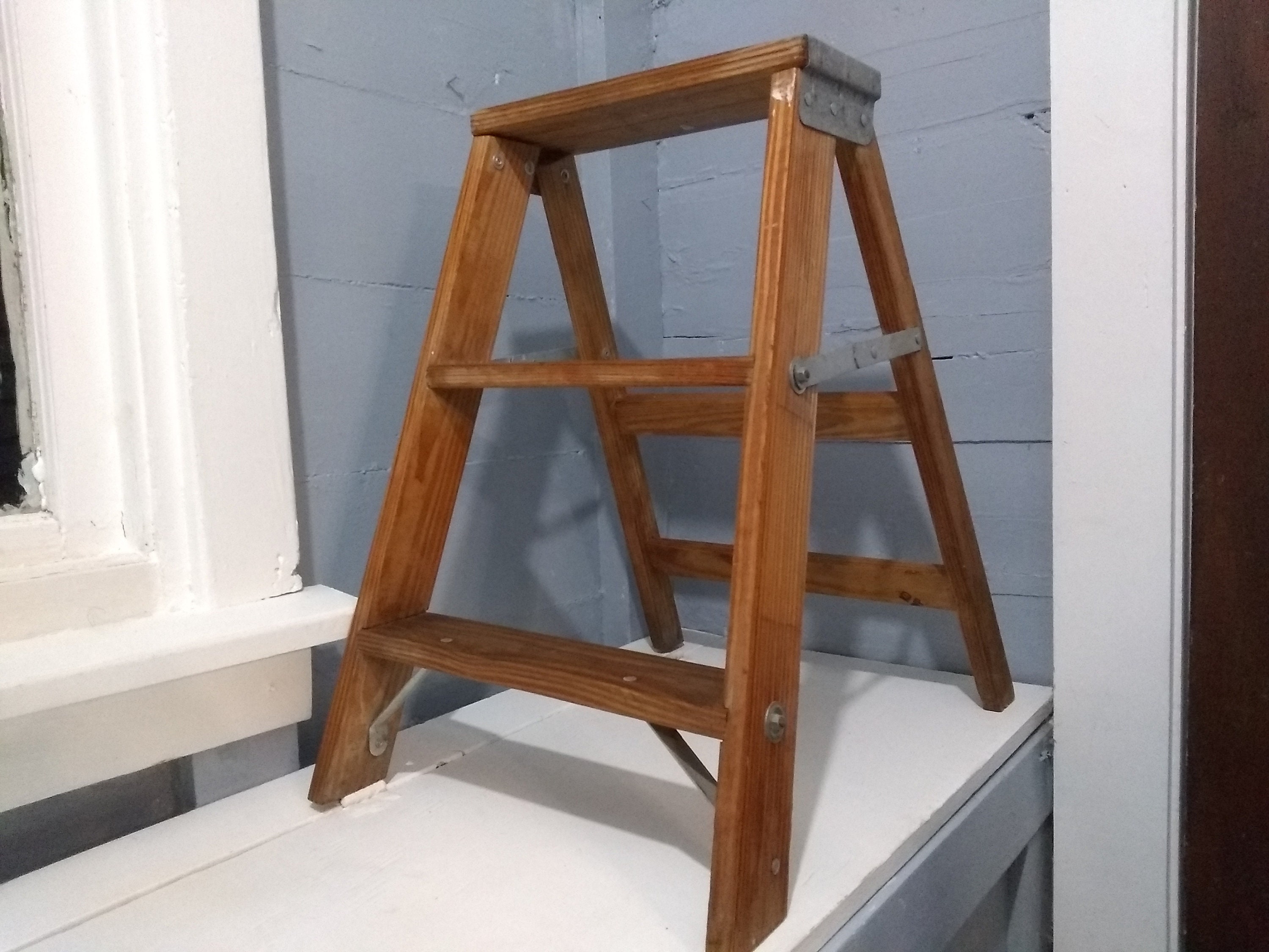 Vintage Wood 3 Step Ladder Short Old Wood Ladder Plant Stand Display ...