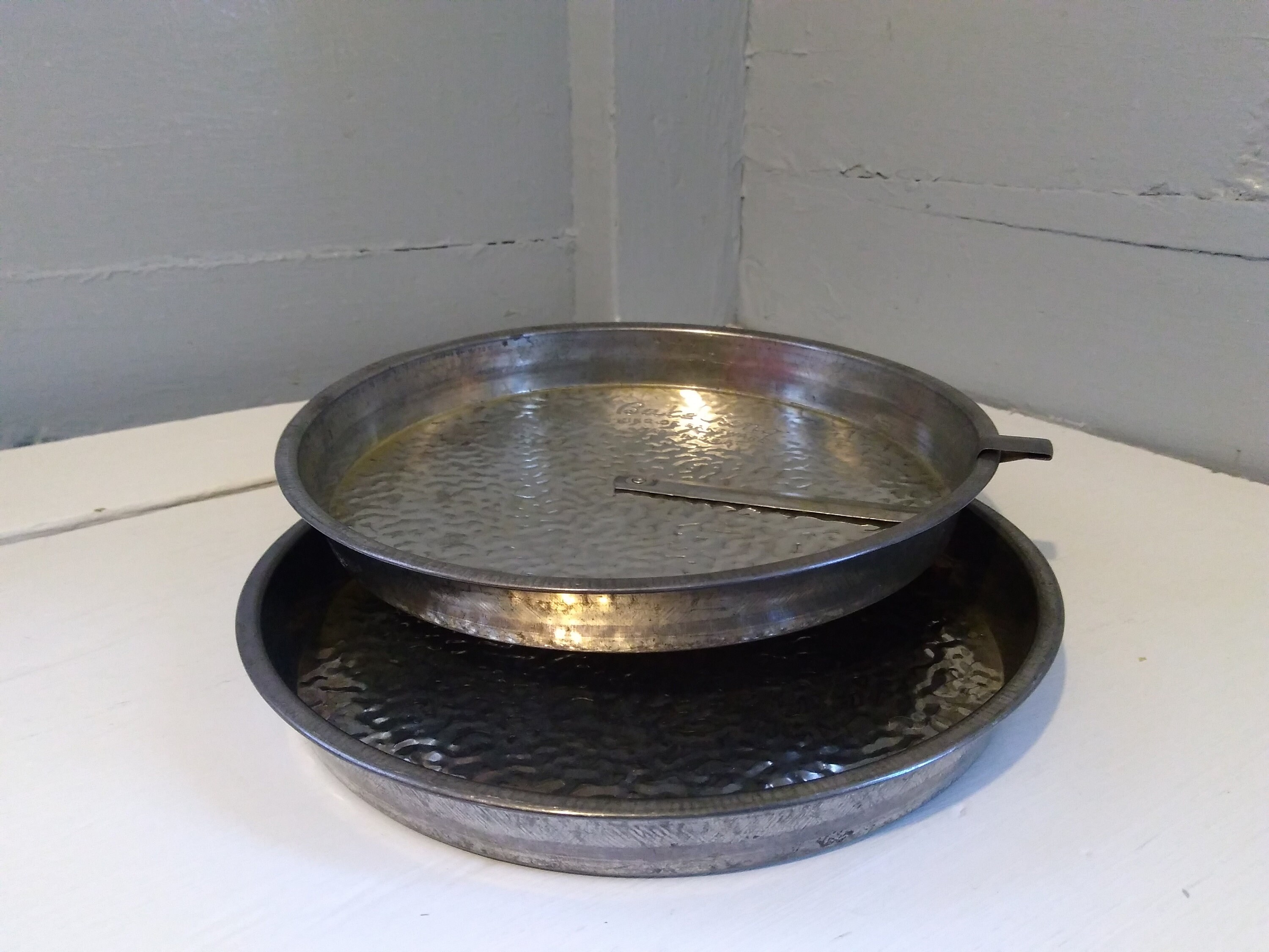 Vintage Bake King Cake Pans Sliders 8 inch Round Textured Baking