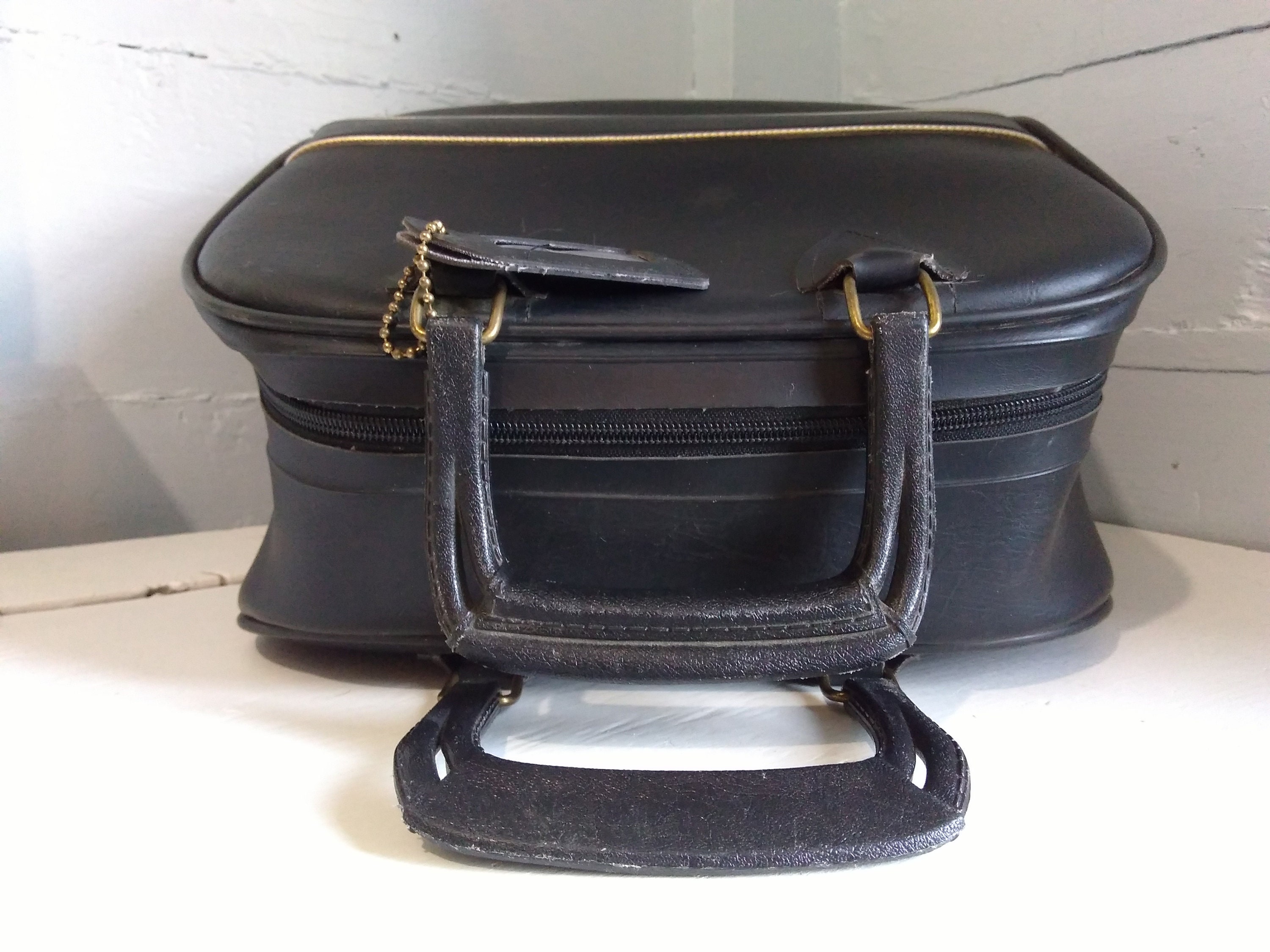 Vintage Retro Bowling Bag Colonial No 7501 Black with Gold Stripes