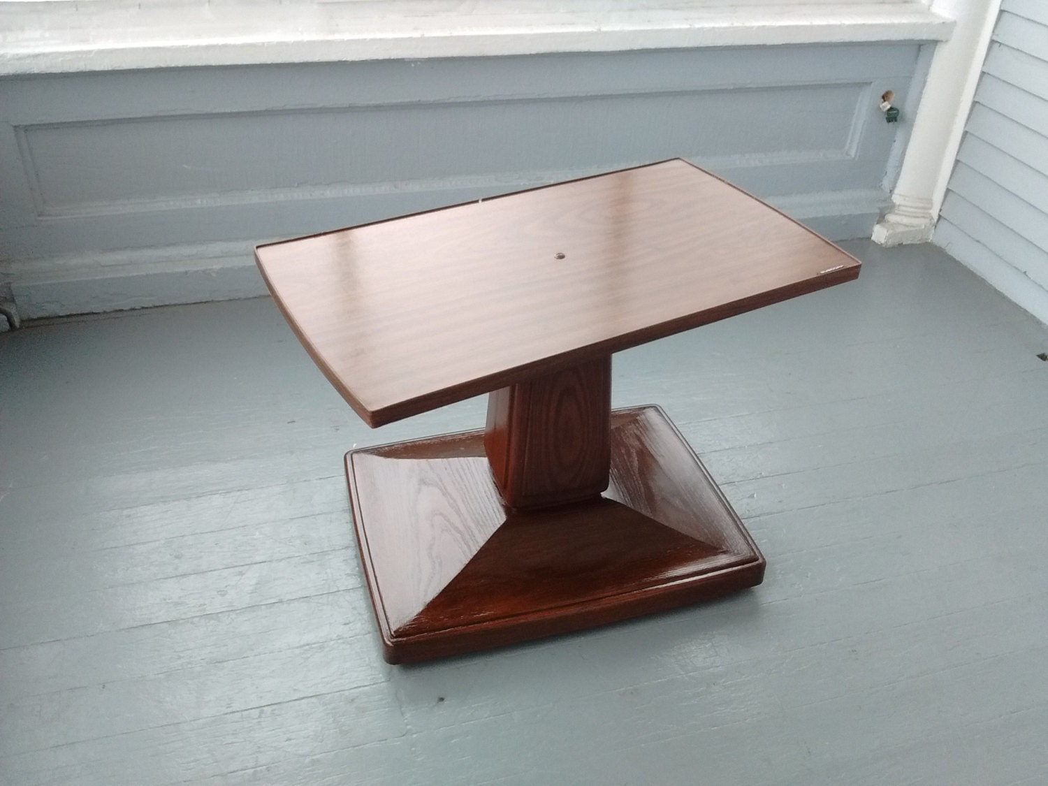 Gusdorf tv sale stand
