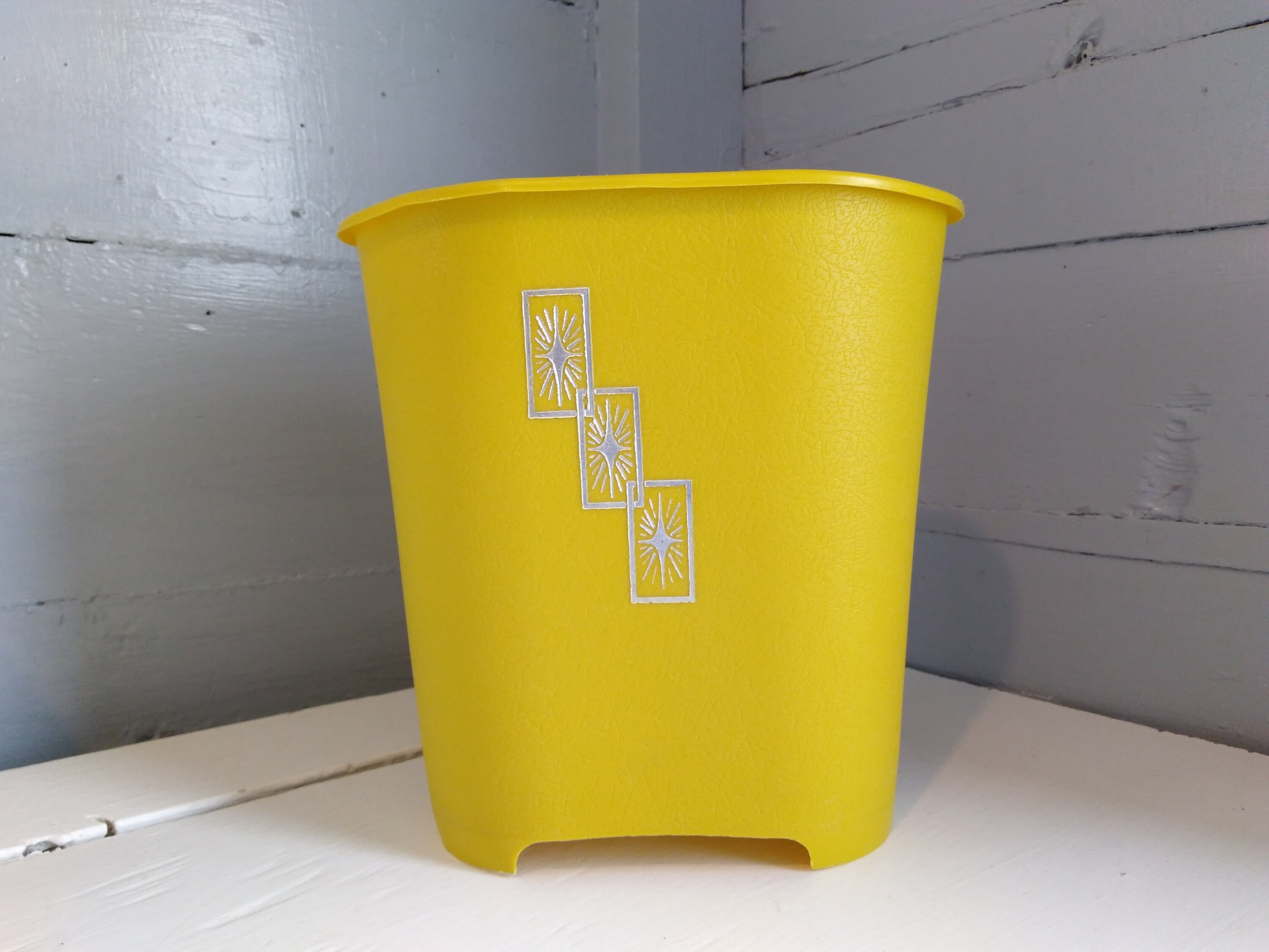 Featured image of post Retro Vintage Trash Can : See more of trash vintage and retro clothing on facebook.