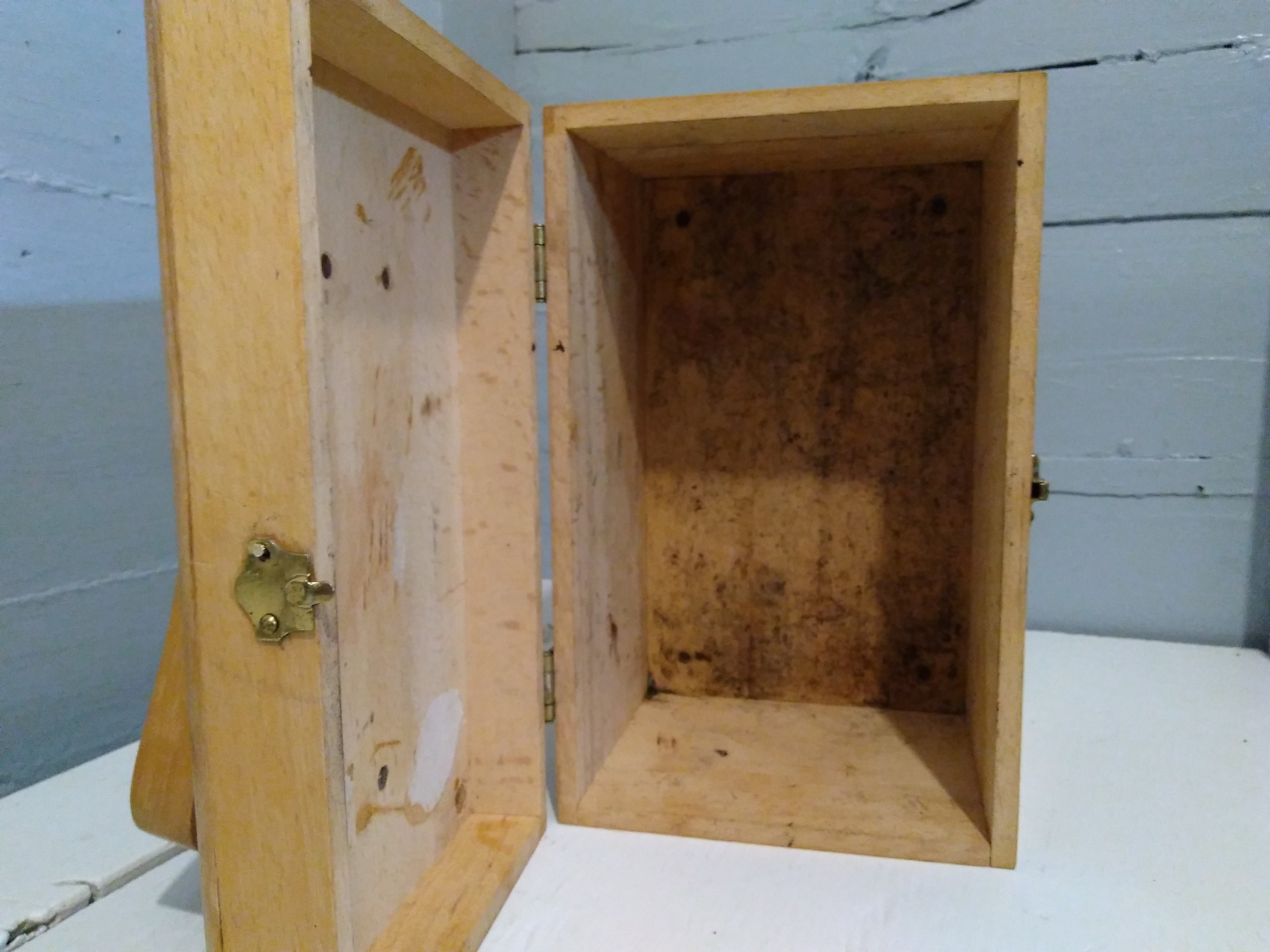 shoe polish storage box