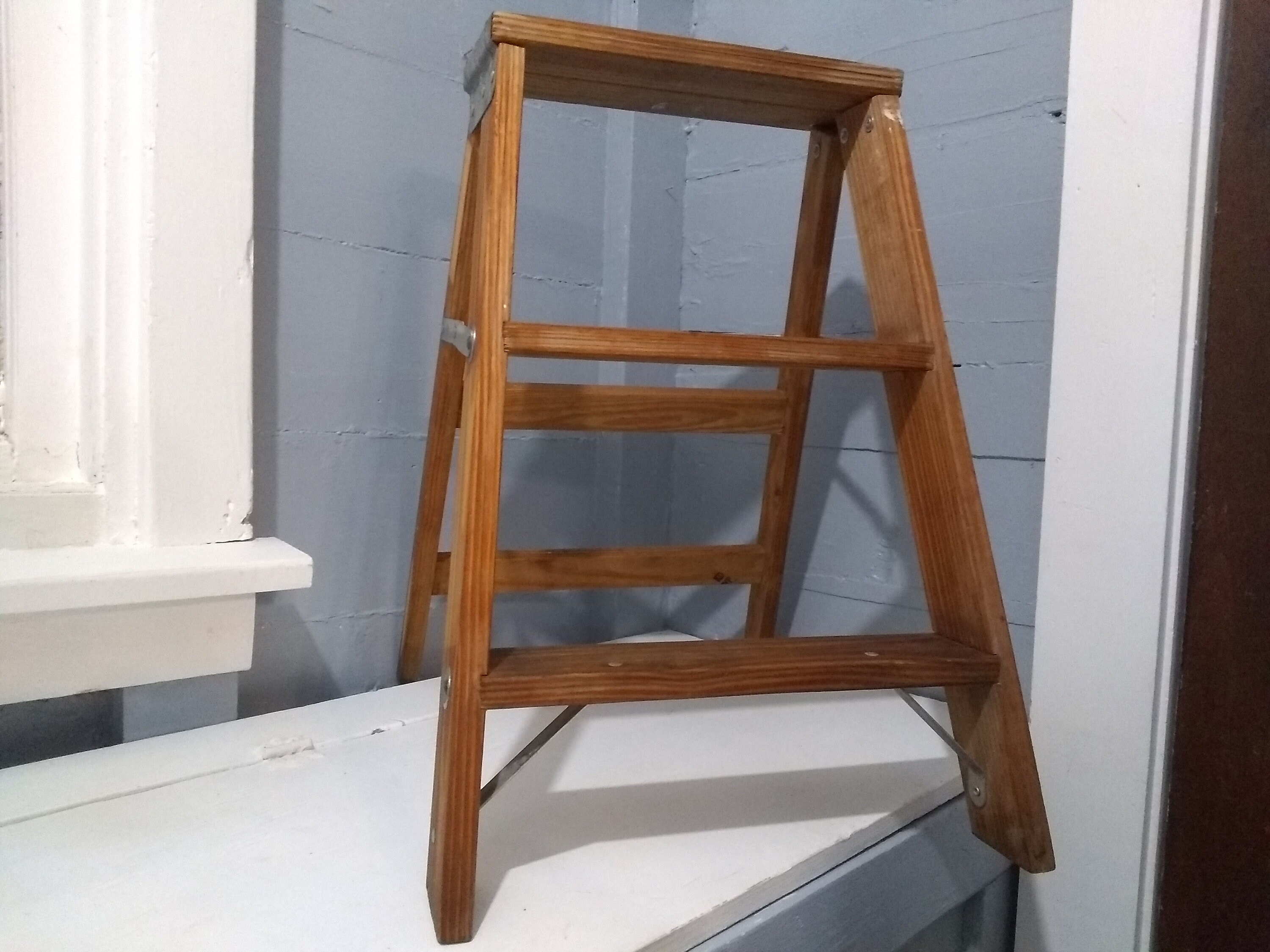 Vintage Wood 3 Step Ladder Short Old Wood Ladder Plant Stand Display ...