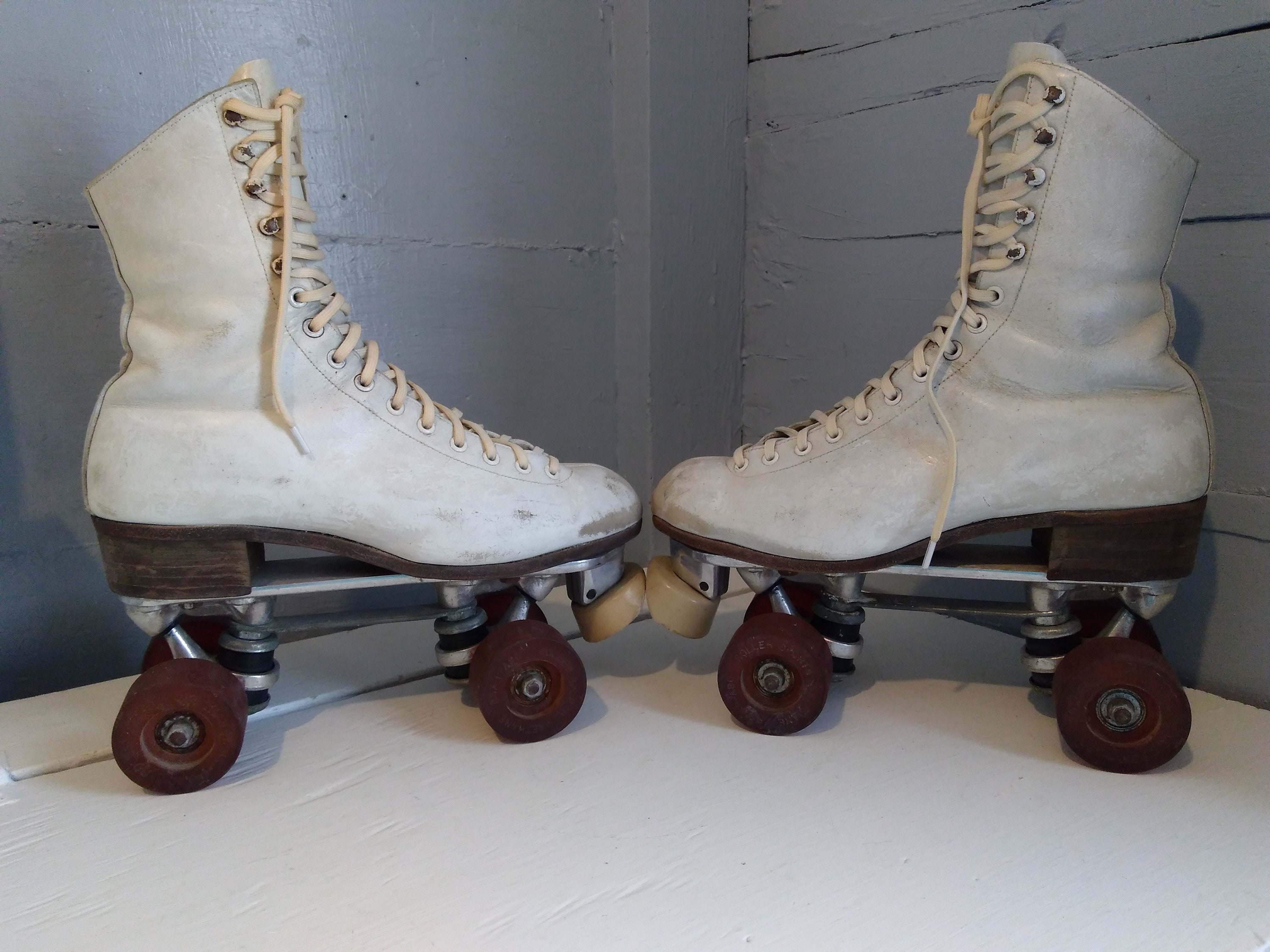Vintage Four Wheel Roller Skates Womens White Leather Size 9 1/2 to 10