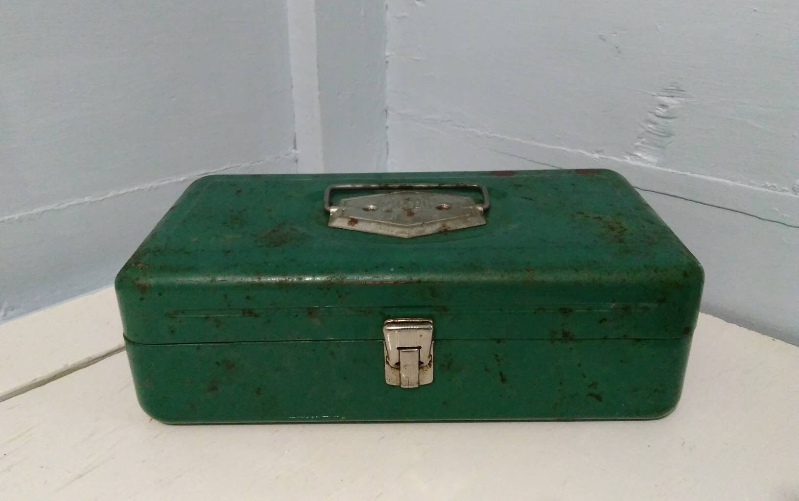 Vintage 60s Green Victor Metal Tackle Box Tool Box Craft Box with Tray  Shabby Chic Metal Box Gift for Him Photo Prop RhymeswithDaughter