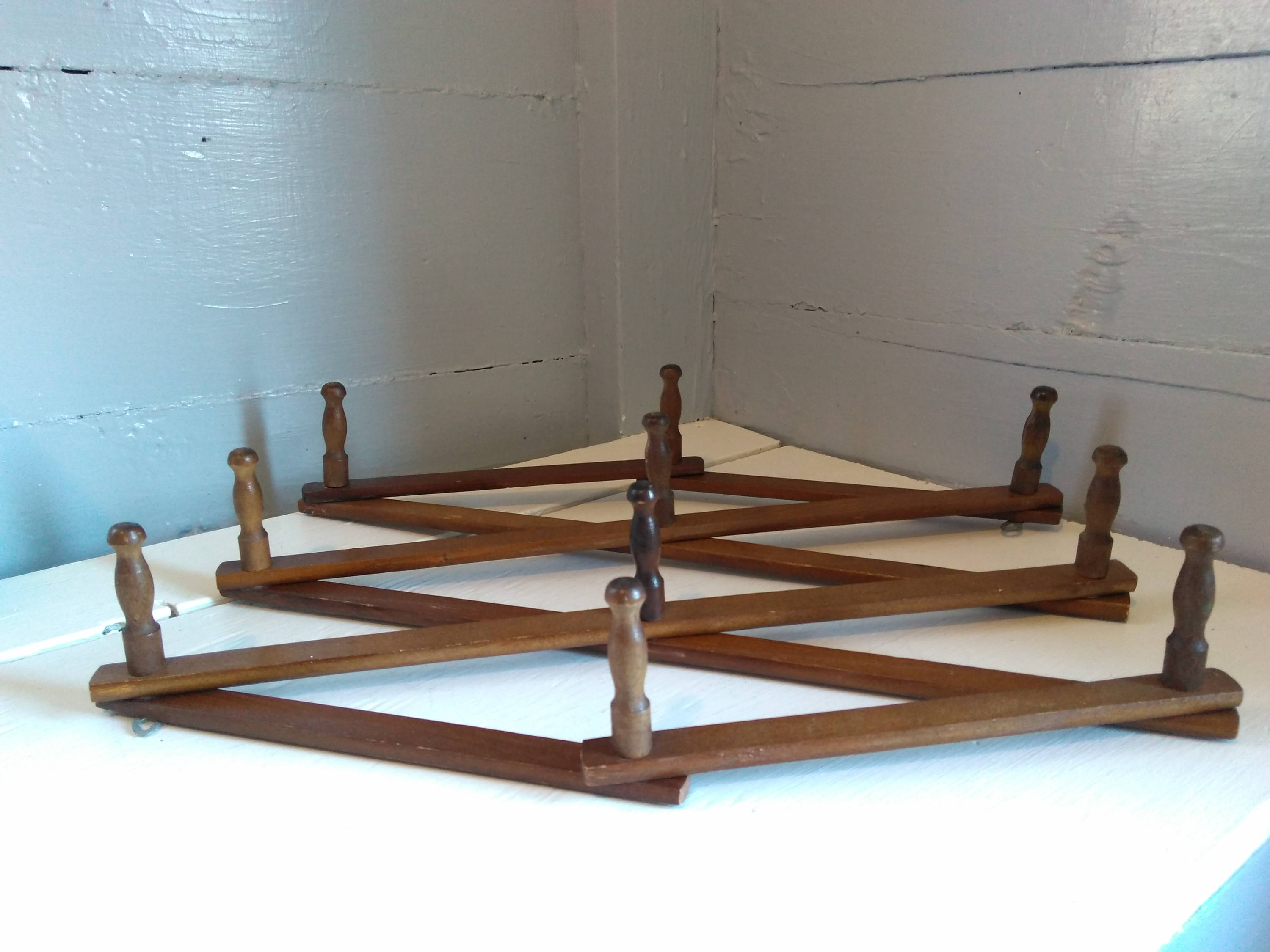 Large, Expandable Hanging Rack, Accordion Style Rack, Peg ...