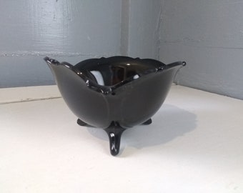 Vintage Decorative Black Bowl with Tripod feet Intricate Shape and Scalloped  Edge Altar Bowl Ring Bowl Candy Dish RhymeswithDaughter