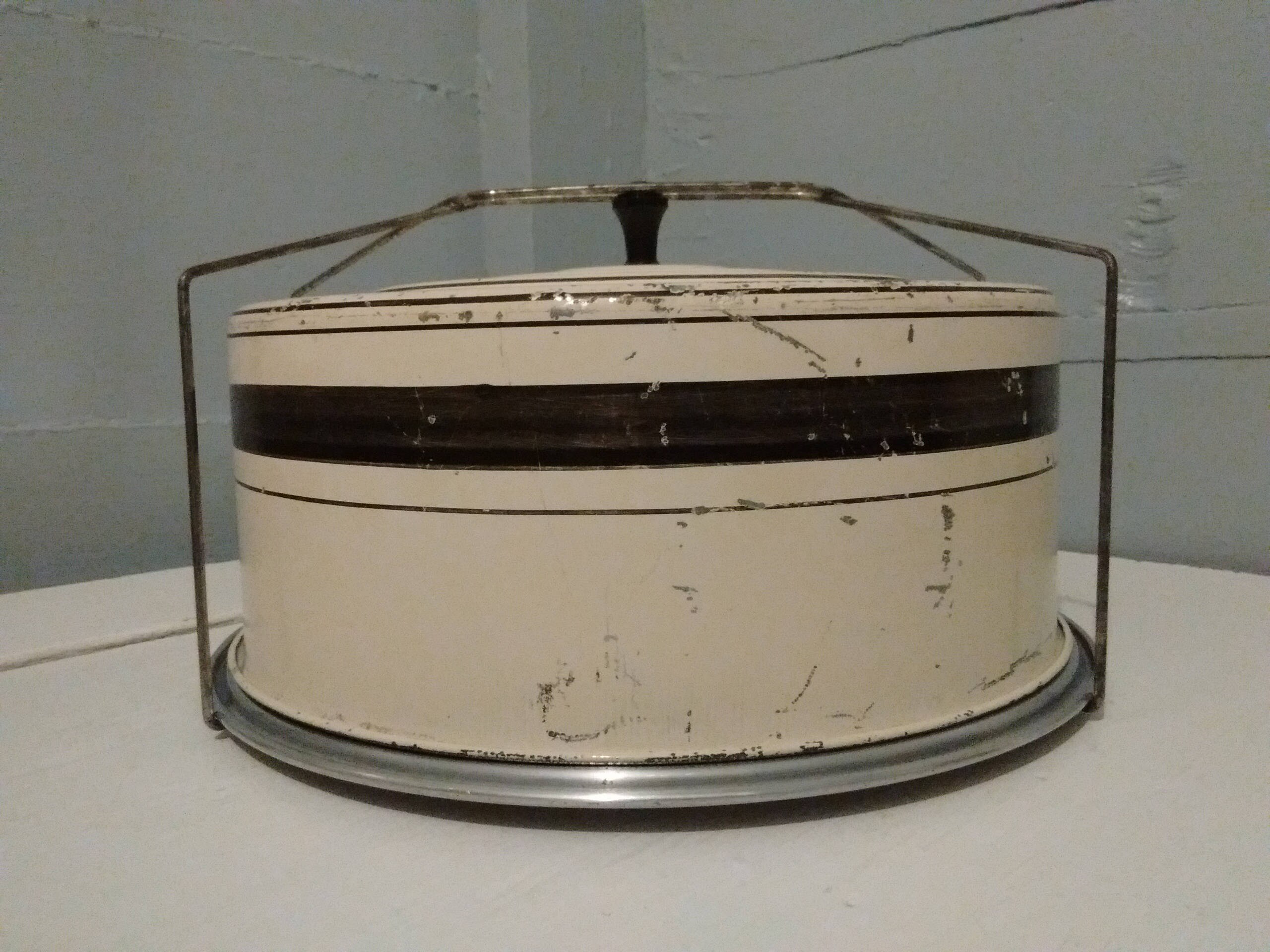 Vintage Cake Carrier Cake Keeper 50s Carlton Metal Wire Closure Handle