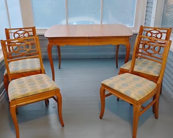 Solid Maple Antique Table and Four Chairs Queen Anne Style Legs Gorgeous Design on the Backrests of the Chairs Includes One Leaf Extension