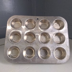 Buy Silicone 12-Cup Muffin Pan from Cook'n'Chic