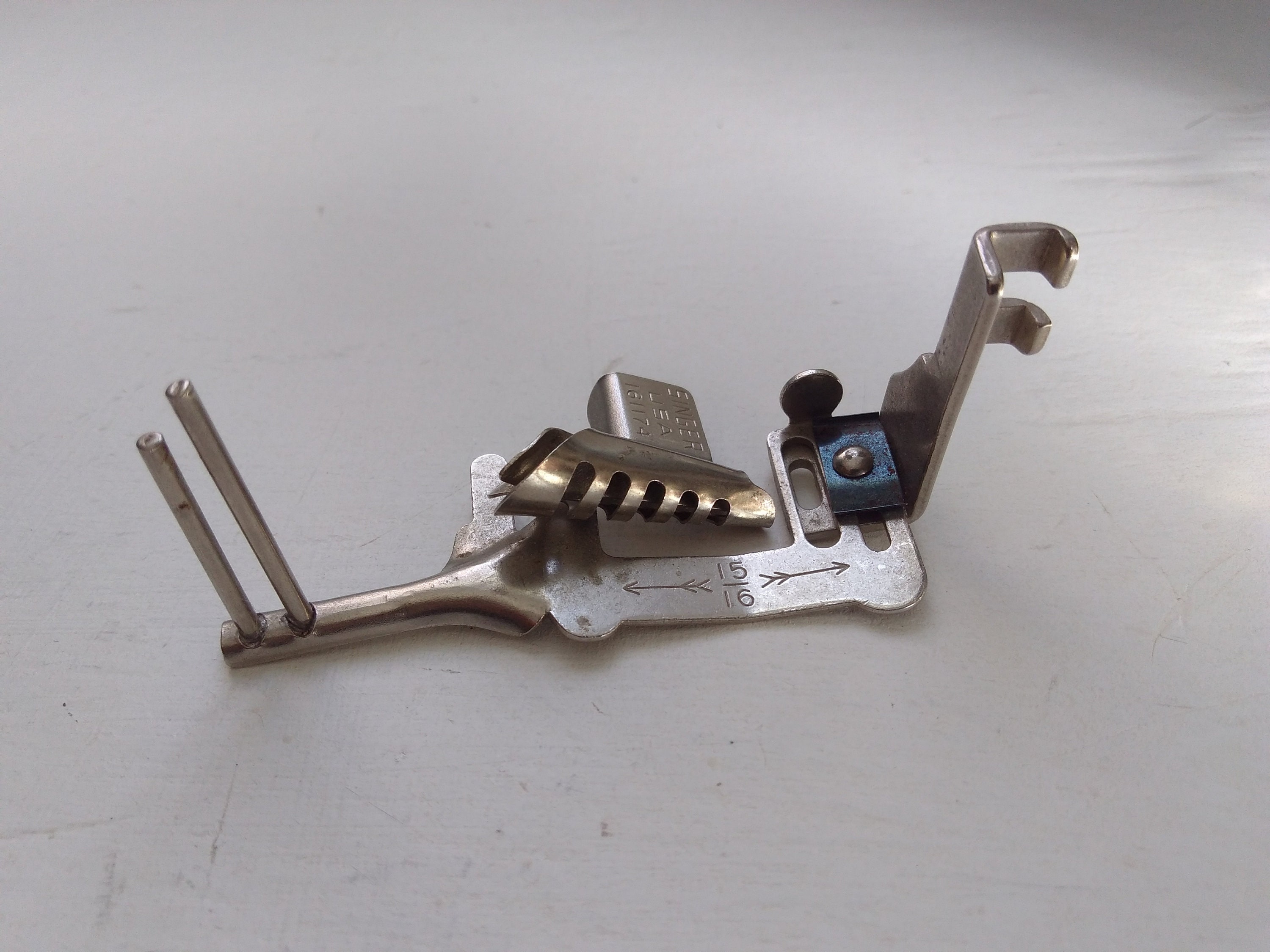 Singer MultiSlotted Binder Foot with Guide Pins 161174 Vintage Sewing