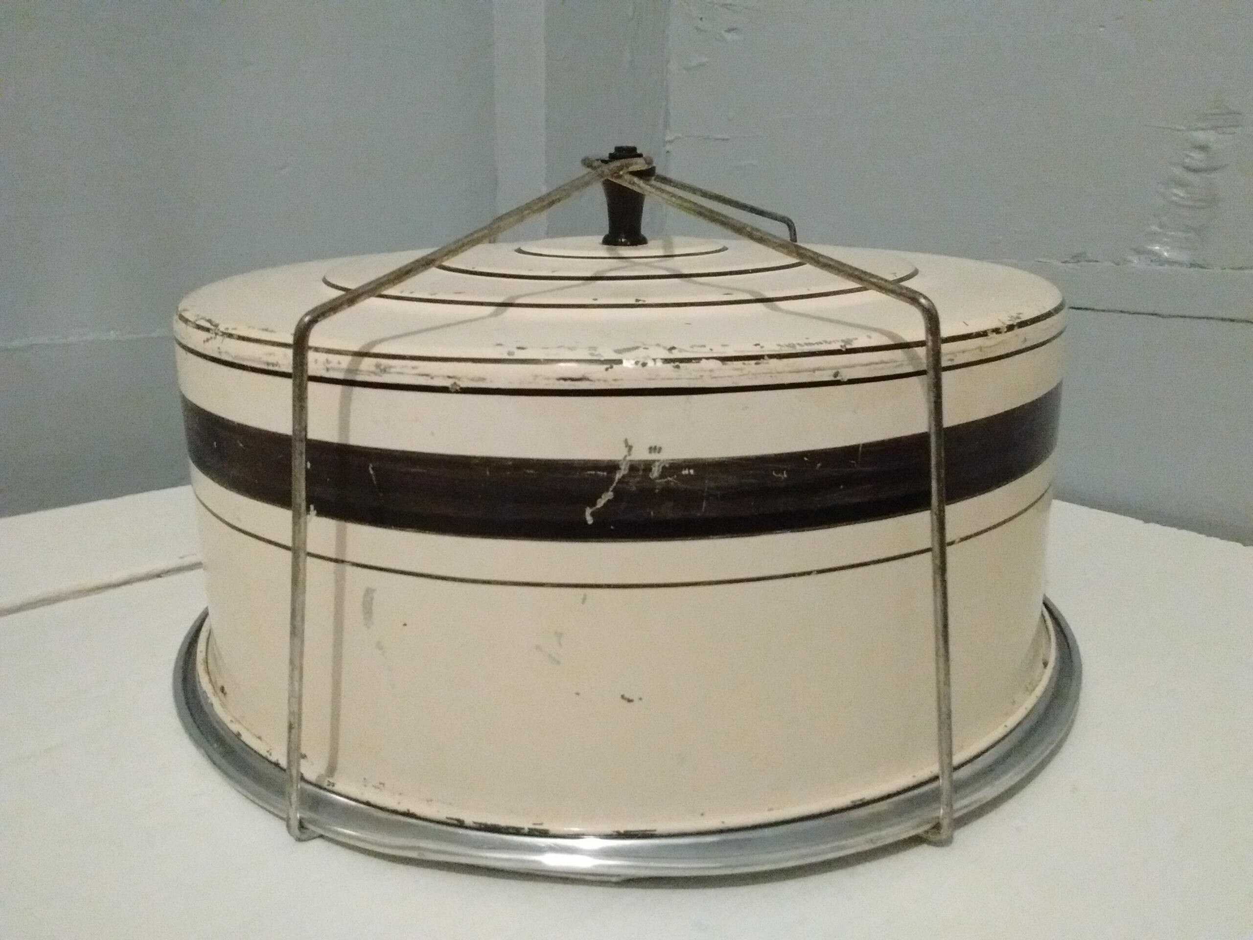 Vintage Cake Carrier Cake Keeper 50s Carlton Metal Wire Closure Handle