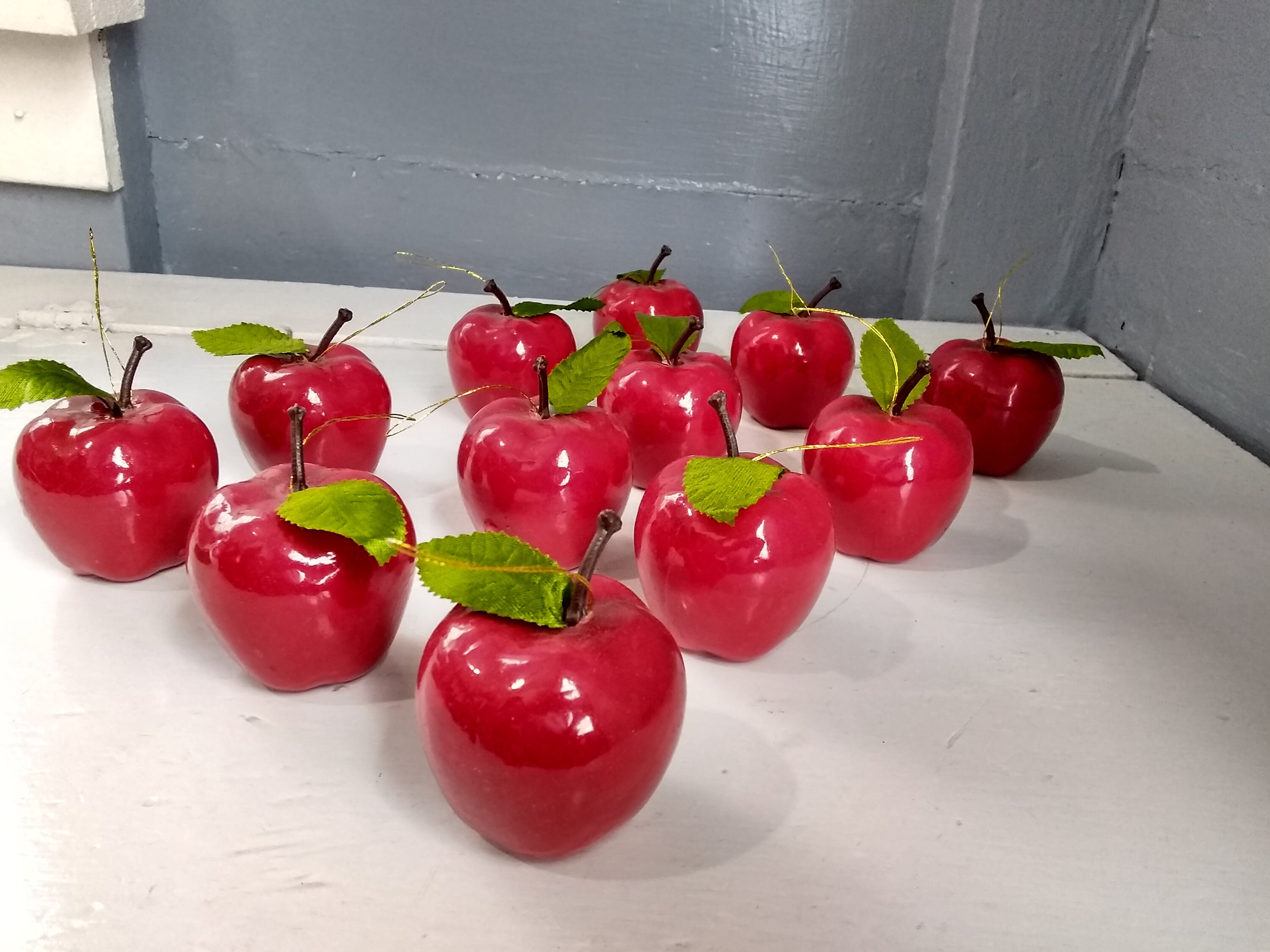 Vintage Red Apple Christmas Tree Ornaments Green Leaves Gold String