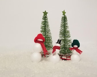 Bufanda roja brillante en miniatura con flecos