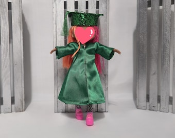 Toga y birrete de graduación para muñecas de moda, figuras de acción y otras muñecas.