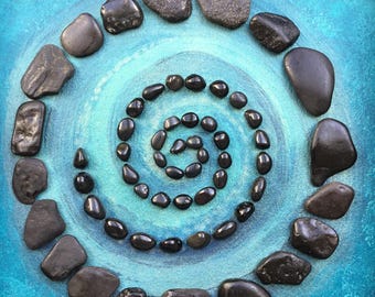 In the Flow – Hand-laid Stone Mandala in Sea Blue | Meditative Wall Art Made of Natural Stones | Unique Piece