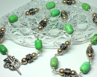 Green Statement Necklace, Howlite Gemstones, Long Beaded Silver Necklace, Boho Chic, Wire Wrapped Stones