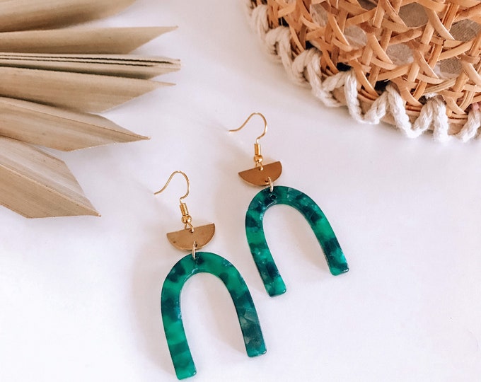 New! // Acrylic & Gold Arch Earrings