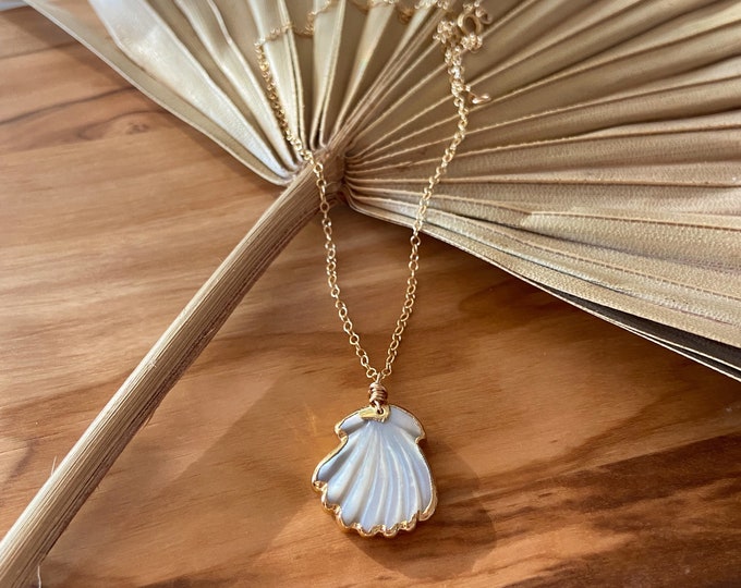 New! // Shell Mother Of Pearl Pendant Necklace