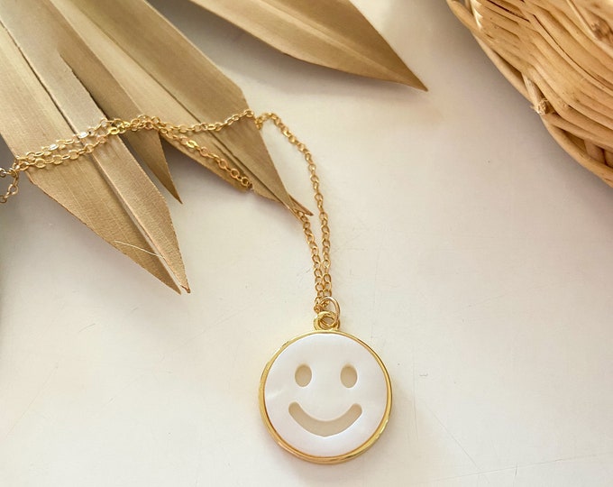 New! // Happy Face Smiley Mother Of Pearl Pendant Necklace