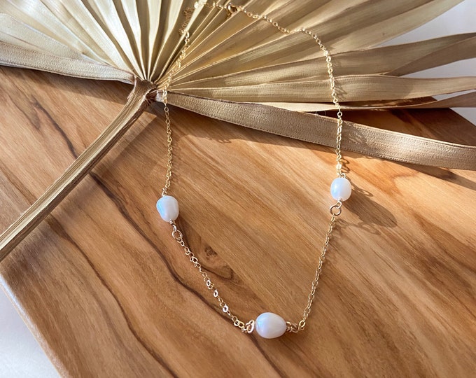 New! // Stationary Pearl Necklace