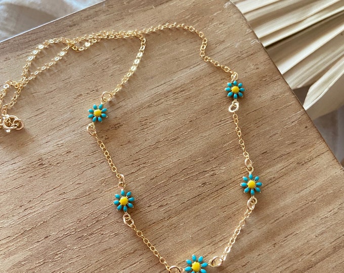 New! // Turquoise Daisy Chain Necklace