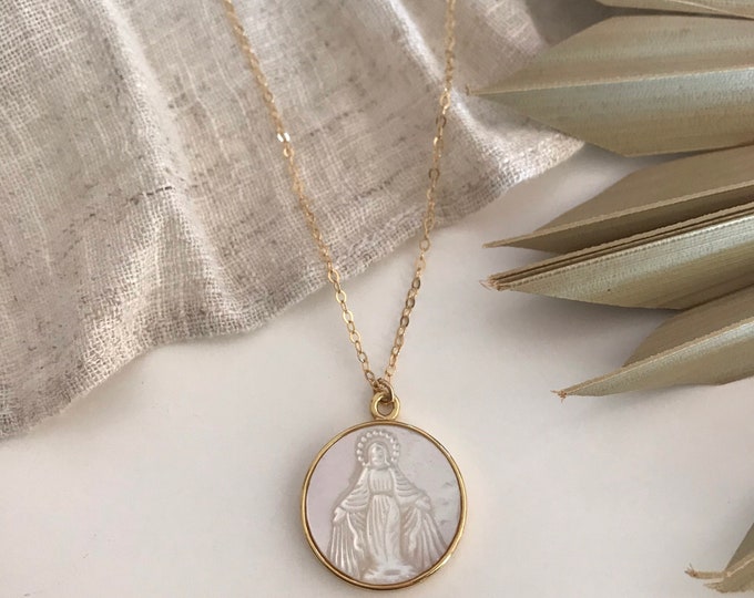 New! // Virgin Mary Mother Of Pearl Pendant Necklace