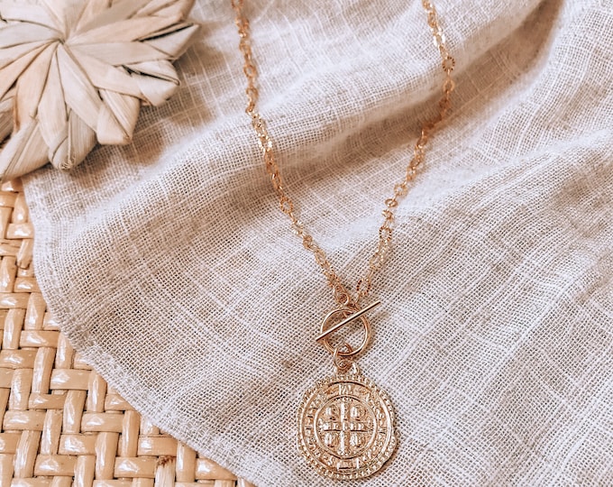 New! Vintage Medallion Toggle Necklace