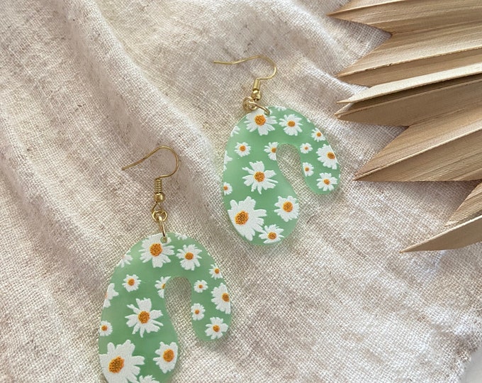 New! // Daisy Print Acrylic Earrings