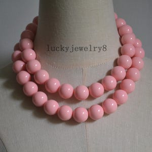 Gros collier de perles, collier de perles roses de 20 mm, collier de perles 2 rangs. Mariage, collier de perles surdimensionné. Collier de perles léger