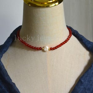 Dainty Carnelian Choker,Minimalist Red Carnelian Necklace with Freshwater Pearl Charm,Ruby Red Gemstone Beaded Necklace, Red Gem Jewelry