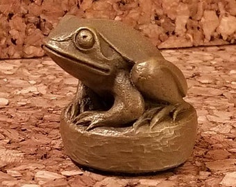 Sculpted Mini Frog (in Bronze)