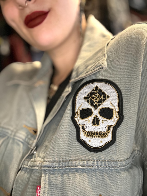 Embroidered Skull & Witch's Knot Patch: Gothic Folk Magic Iron-On