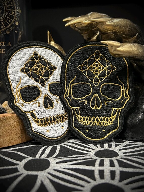 Skull & Witch’s Knot Patch – Embroidered Sigil – Witchcore Iron-On – Protective Symbol – Gothic Folk Magic Jacket Accessory