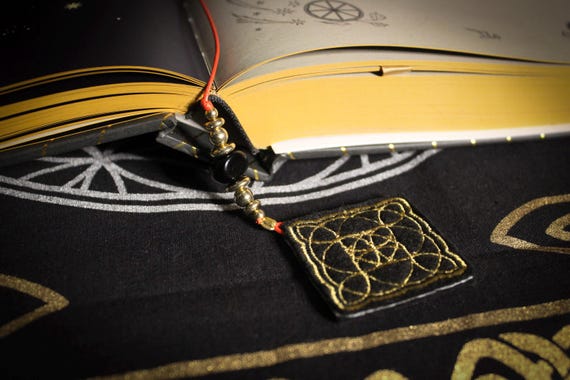 Witch’s Knot Bookmark – Embroidered Charm with Black Onyx & Red Kabbalah Cord