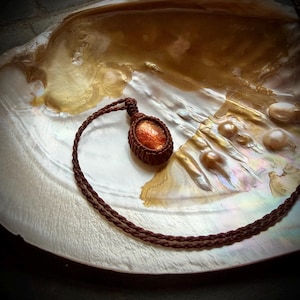 Little oval Sunstone pendant, high quality Sunstone, wrapped in macrame cord, sparkling sunstone, real and natural Sunstone, best Sunstone