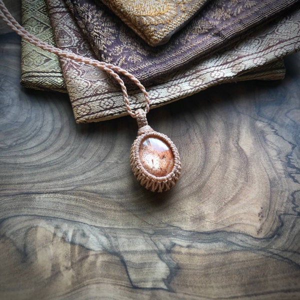 Little oval Sunstone pendant, beige cord, macrame necklace, handmade crystal necklace, gemstone pendant, huge Sunstone, viking necklace