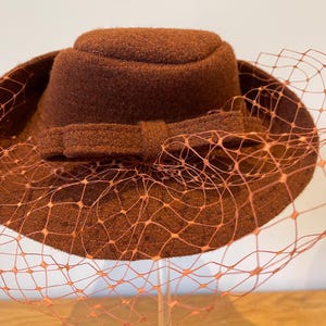 Vintage 1940s Feather Tilt Hat Brown Pheasant Rooster Hollywood Glam Millinery 1940s Quail Feather Fascinator Hat | Brown Asymmetrical  main image 3