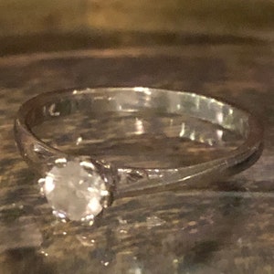 9ct Vintage White Gold Diamond Ring, 0.25cts,  full hallmarked with Free Postage