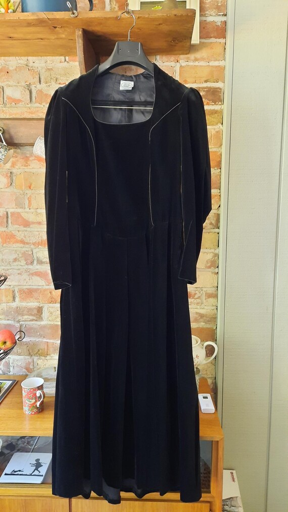 Laura Ashley Vintage Black Velvet Long Dress - Lined - Etsy Laura Ashley Vintage Black Velvet Long Dress - Lined - Etsy