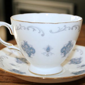 Royal Osborne - Vintage teacup and saucer - gorgeous blue and white paisley dessin