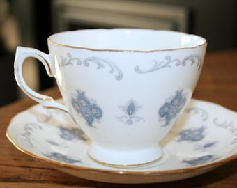 Royal Osborne - Vintage teacup and saucer - gorgeous blue and white paisley dessin