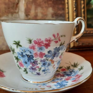 Regency Vintage Teetasse mit Untertasse - Wilde Wildblumen - feines Knochenporzellan -