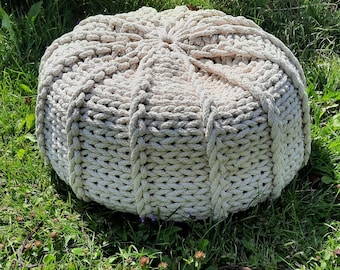 Gebrauchter Strickpouf | Handgefertigt aus Baumwolle | Boho-Wohnaccessoire | Cremefarbener Sitzsack Ø 48 cm